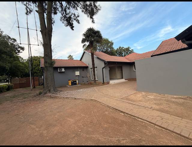 200M² OFFICE TO LET IN SUNWARD PARK